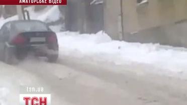 Из-за оттепели улицы Одессы превратились в каток