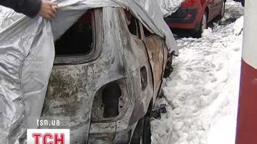У Києві почали масово горіти гаражі з автівками