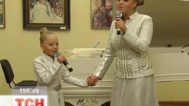 Сестры Петрик спели на разогреве у детей Петра Порошенко