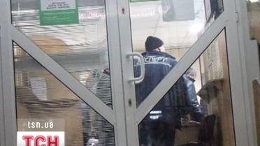 У Миколаєві троє чоловіків пограбували банк