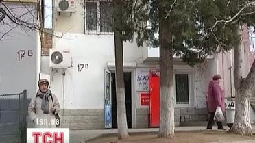 В Севастополе мужчина упал с крыши пятиэтажки