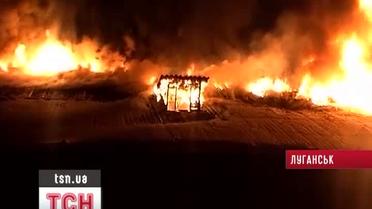 В Луганске с трудом потушили пожар на лакокрасочном складе