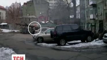 Киевлянку едва не убило деревом в центре столицы