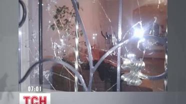 Неизвестные бросили гранату во двор никопольского журналиста