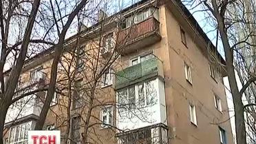 Мужчина запер в одной комнате жену с любовницей, а сам сбежал