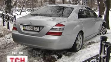 Авто депутата Анатолія Матвієнка протаранило паркан біля Верховної Ради