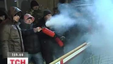 Жители столичных Позняков бьются за автостоянку
