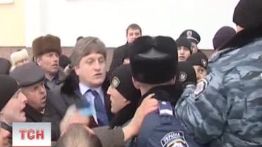 "Свободовцы" штурмовали Тернопольский университет, чтобы пожаловаться на губернатора Хоптяна