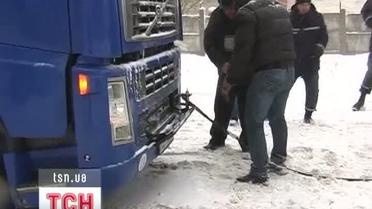 Объездная дорога Чернигова стала ловушкой для грузовиков