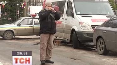 Уже сутки харьковская больница в осаде трех депутаток-опозиционерок
