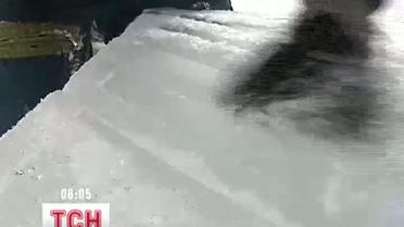 В Сумах начали возводить парк ледяных скульптур