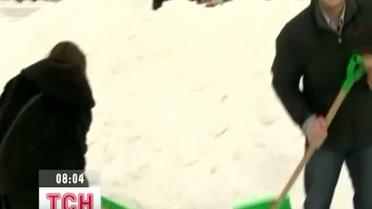В Польше студенты по собственному желанию вышли чистить снег