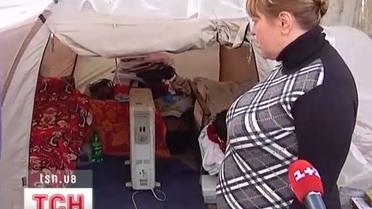 Погорельцы из симферопольского дома встречают холода в палатках