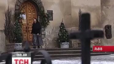 Во Львове умерла женщина, которую жестоко избил грабитель