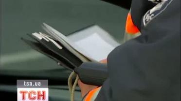 Украинские звезды "откупаются" от штрафов своими именами и дисками
