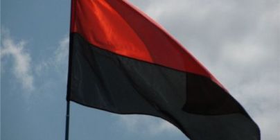 В Киеве могут позволить 13 раз в год официально поднимать флаг ОУН вместе с государственным