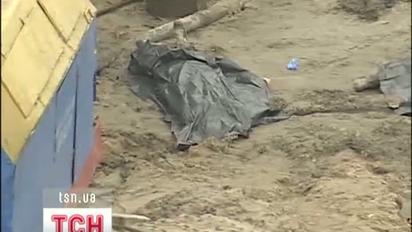 У Києві падіння будівельного крану вбило двох чоловіків