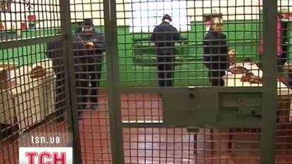 Засуджений повісився на власному светрі