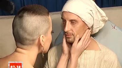 Астаф'єва на виставці фліртувала з експонатами