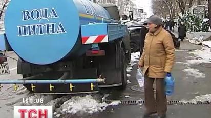У центрі столиці багатоквартирний будинок залишився без води