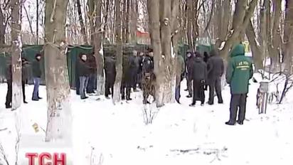 Каштановий гай в столиці опинився за колючим дротом