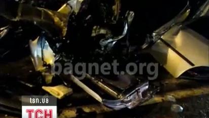 Під Києвом легковик залетів під фуру поряд із постом ДАІ