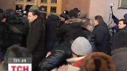 Сутички під Гостинним двором