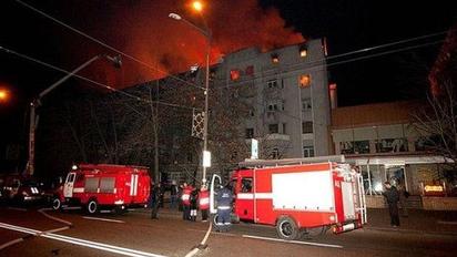 Мешканців згорілого у центрі Києві будинку відправлять у готелі