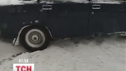 Потужні снігопади загнали Україну в пастку