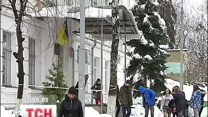Бібліотекарка елітної столичної школи виявилася наркоманкою