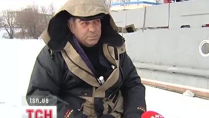 У Києві на річці Десенка під кригу провалився рибалка