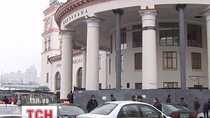 На станції метро "Вокзальна" виявили деформацію однієї з колон