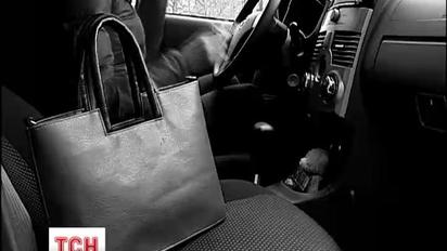 У Києві впіймали злодія, який викрадав сумочки з жіночих авто