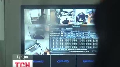 У Києві посеред білого дня з банку вкрали 25 тисяч доларів