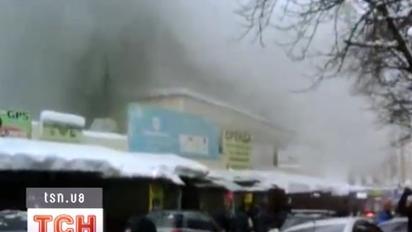 У Києві горить найбільший радіоринок країни - Караваєві дачі