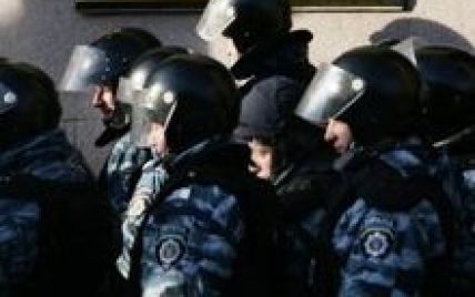 До стін Київради почали зганяти бійців "Беркута"