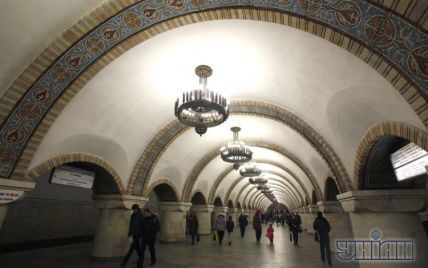 В Киеве на станции метро "Театральная" пассажирка родила девочку