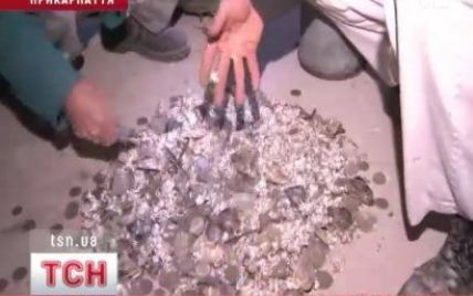 За знайдений у стіні скарб Чехія виплатила винагороду трьом українцям