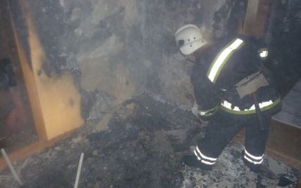 У Києві евакуювали мешканців п'ятиповерхівки через нічну пожежу: є постраждалі