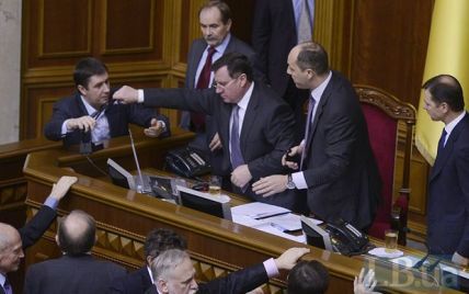 Українські депутати б'ють світові рекорди за пільгами