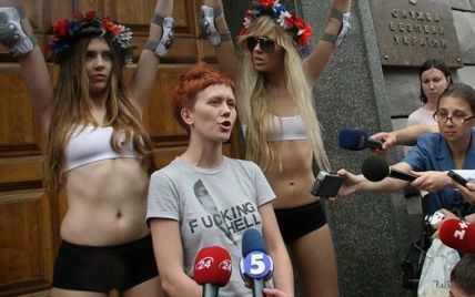 Лідерка Femen змогла прорватися в Україну