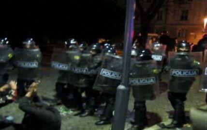 Напередодні виборів жителі Словенії штурмували парламент