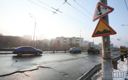 У бригадах "Київавтодора" продають асфальт "наліво" прямо на очах у Попова