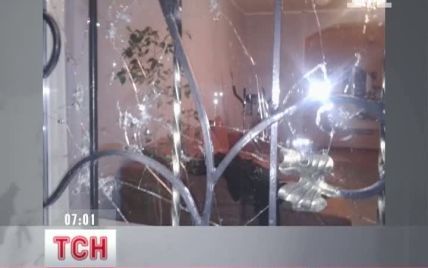 Нікопольському журналісту кинули на подвір'я бойову гранату