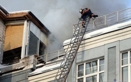 В елітному будинку біля Ради згоріла незаконна "шпаківня" (фото)