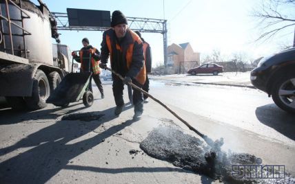 У Києві відклали ремонт доріг до початку літа, а водії пишуть колективний позов до суду