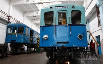 Півстолітнім вагонам київського метро дозволили їздити ще 20 років