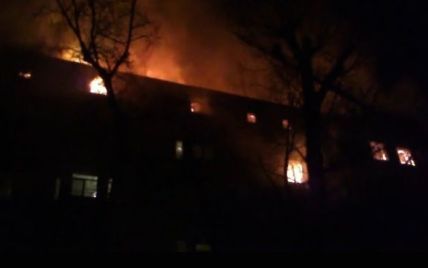 Під час нічної пожежі у центрі Києва згоріло 8 квартир