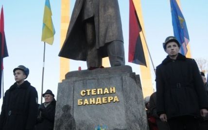 На Львівщині депутати пропонують розпочати процедуру перезахоронення праху Бандери в Україні