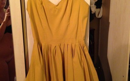 Фото оголеної продавщиці жовтої сукні підірвало Інтернет